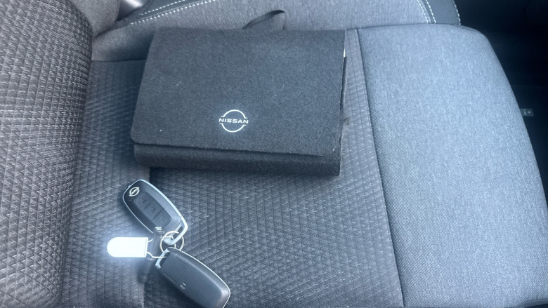 Nissan Qashqai 1.3 DiG-T MH N-Connecta 5dr Petrol Hatchback